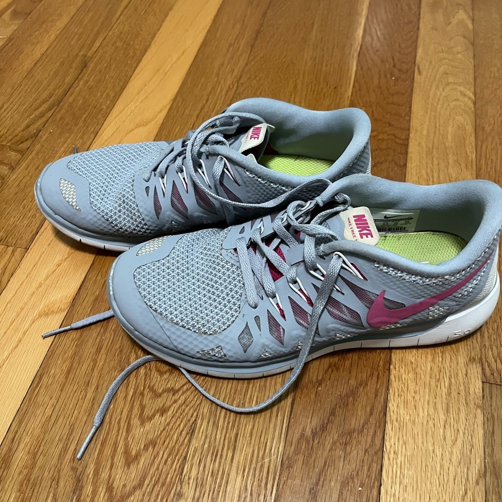 Nike Women's Free Runs - Running Sneakers - Picture 1 of 4